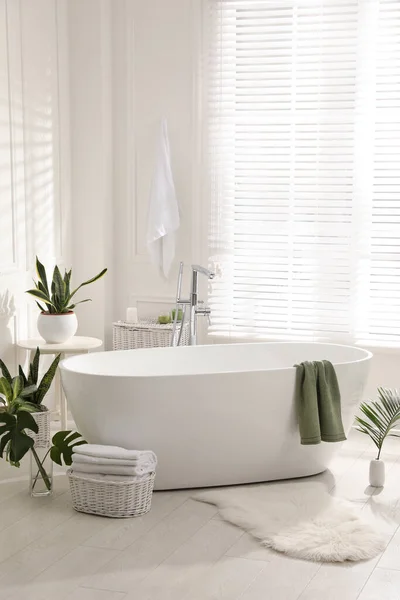 Elegante Baño Interior Con Plantas Verdes Diseño Del Hogar — Foto de Stock