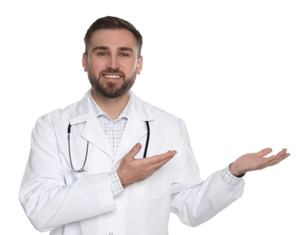 Retrato Jovem Médico Fundo Branco — Fotografia de Stock