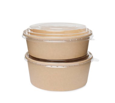 Beyaz arka planda boş kağıt kaseler. Yiyecek konteynırları