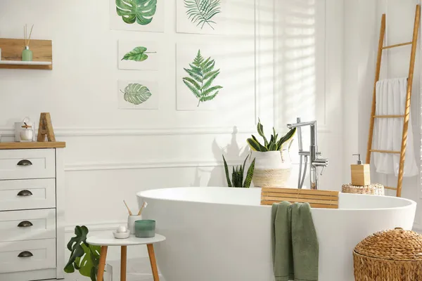 Stijlvolle Badkamer Interieur Met Groene Planten Home Design — Stockfoto