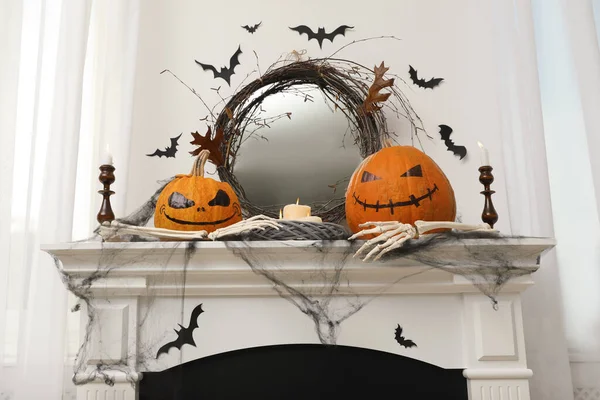 Décor Halloween Différent Sur Cheminée Intérieur Intérieur Festif — Photo