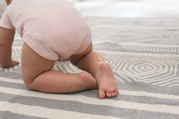 Baby Crawling Floor Home Closeup — Stock Photo, Image