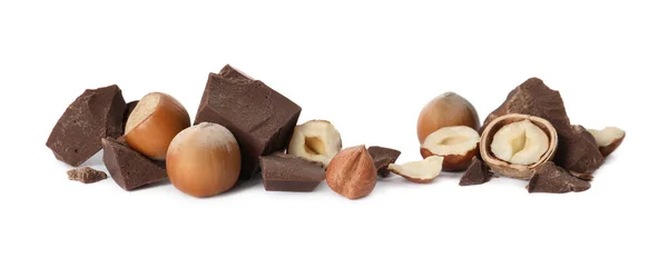 Délicieux Morceaux Chocolat Noisettes Sur Fond Blanc — Photo