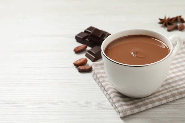 Chocolate Quente Gostoso Xícara Mesa Madeira Branca Espaço Para Texto — Fotografia de Stock