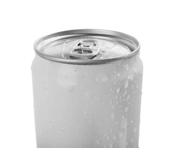 Lata Bebida Energética Con Gotas Agua Aisladas Blanco Primer Plano — Foto de Stock