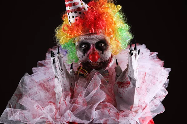 Angstaanjagende Clown Zwarte Achtergrond Halloween Feest Kostuum — Stockfoto