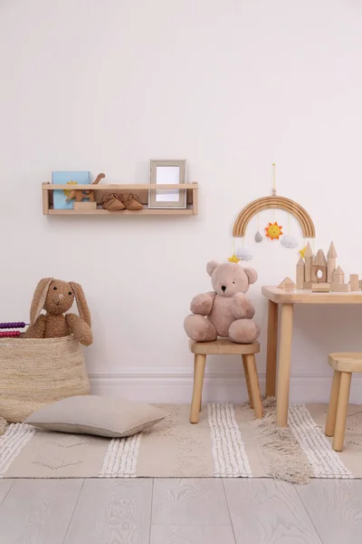 Interior Habitación Los Niños Con Elegantes Muebles Madera Juguetes Elementos — Foto de Stock
