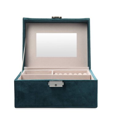 Beyaz üzerine izole edilmiş zarif mücevher kutusunu aç