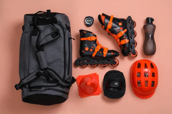Sports Bag Roller Skating Equipment Color Background Flat Lay — Stock Photo, Image
