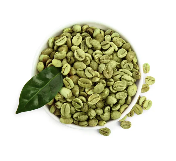 Schaal Met Groene Koffiebonen Vers Blad Witte Achtergrond Bovenaanzicht — Stockfoto