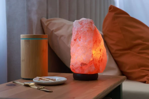 Lampe Sel Himalayenne Ioniseur Air Accessoires Sur Table Chevet Dans — Photo