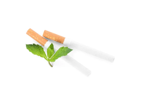 Menthol Cigarettes Fresh Mint Leaves White Background Flat Lay — Stock Photo, Image