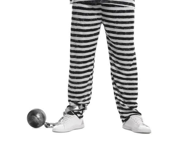 白い背景に金属ボールと特別な制服の囚人 クローズアップ — ストック写真