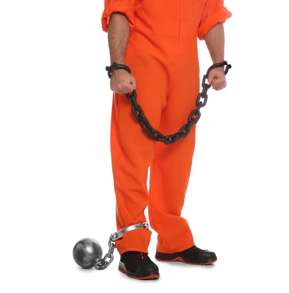 Gefangener Overall Mit Gefesselten Händen Und Metallkugel Auf Weißem Hintergrund — Stockfoto