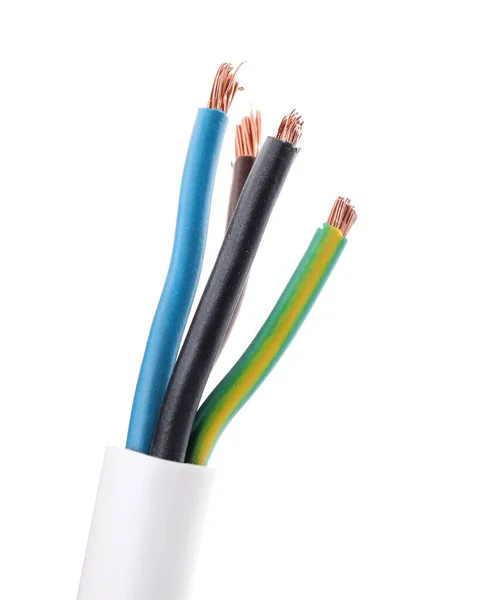 Beyaz Arka Planda Ceketli Renkli Kablolar Yakın Plan Elektrikçi Malzemesi — Stok fotoğraf