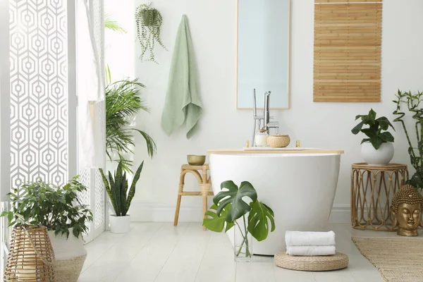 Stylish Bathroom Interior Modern Tub Houseplants Beautiful Decor Home Design — Stock Photo, Image