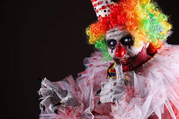 Angstaanjagende Clown Zwarte Achtergrond Ruimte Voor Tekst Halloween Feest Kostuum — Stockfoto