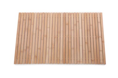 Beyaza izole edilmiş bambu halı. Banyo aksesuarı
