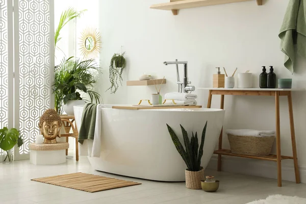 Élégant Intérieur Salle Bain Avec Baignoire Moderne Plantes Intérieur Beau — Photo