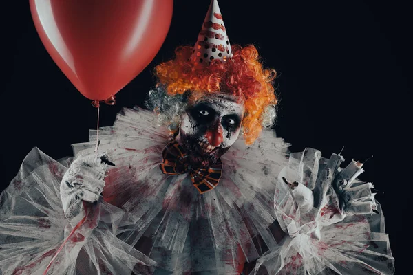 可怕的小丑 黑色背景的红色气球 万圣节派对服装 — 图库照片