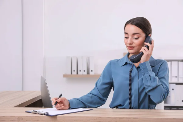 Female Receptionist Clipboard Talking Phone Workplace — Stock Photo, Image