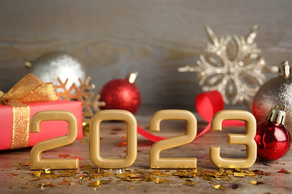 Número Dourado 2023 Decoração Festiva Mesa Madeira Feliz Ano Novo — Fotografia de Stock