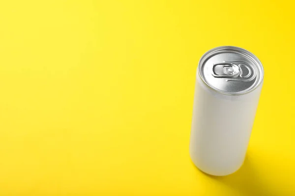 White Can Energy Drink Yellow Background Space Text — Stock Photo, Image