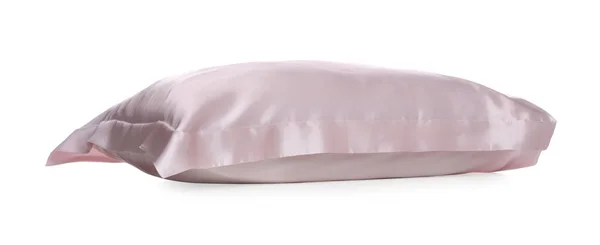 白で隔離された柔らかいベージュのシルク枕 — ストック写真