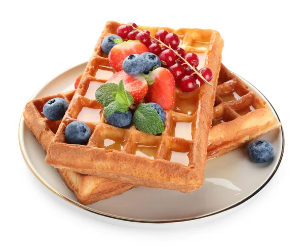 Köstliche Belgische Waffeln Mit Beeren Auf Weißem Hintergrund — Stockfoto