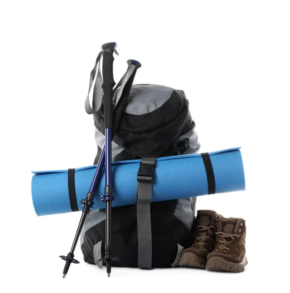 Paar Wanderstöcke Und Campingausrüstung Für Den Tourismus Auf Weißem Hintergrund — Stockfoto