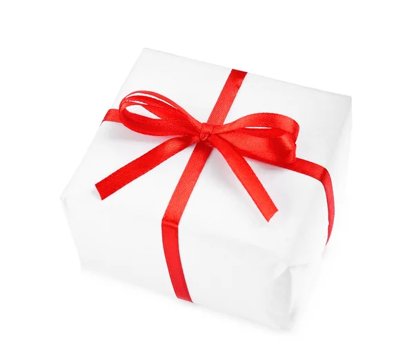 漂亮的礼品盒 红色的蝴蝶结与白色隔离 — 图库照片