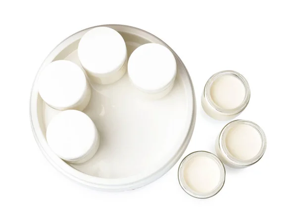 Moderne Yoghurtmaker Met Volle Potten Witte Achtergrond Bovenaanzicht — Stockfoto