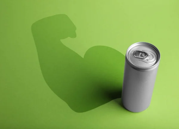 Energia Bebida Sombra Forma Silhueta Mão Desportista Fundo Verde Claro — Fotografia de Stock