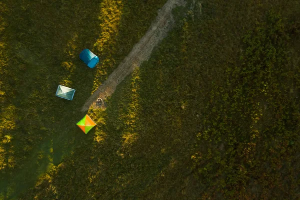 Veduta Aerea Delle Tende Campeggio Falò Sul Prato Verde — Foto Stock