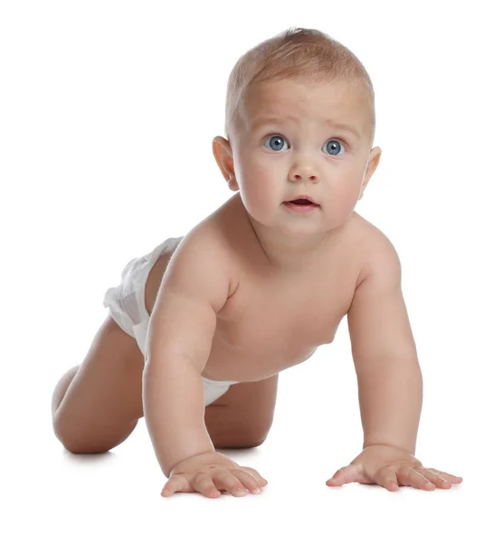 Beyaz Arka Planda Emekleyen Bezli Şirin Bir Bebek — Stok fotoğraf