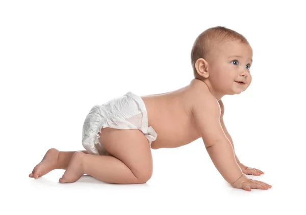 Lindo Bebé Pañal Arrastrándose Sobre Fondo Blanco — Foto de Stock