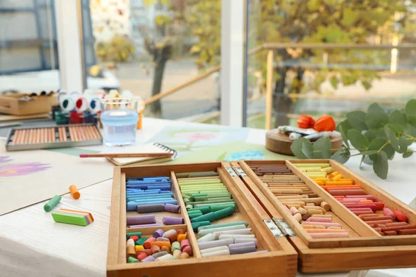 Artist Workplace Drawings Soft Pastels Color Pencils Table Indoors — Stock Photo, Image