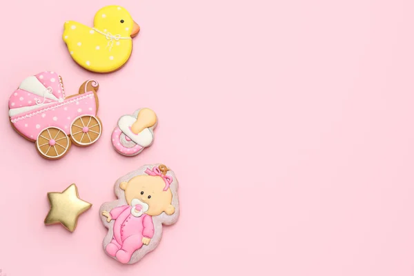 Aranyos Ízletes Cookie Különböző Formájú Rózsaszín Háttér Lapos Feküdt Helyet — Stock Fotó