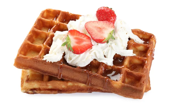 Deliciosos Waffles Belgas Com Morangos Chantilly Molho Caramelo Sobre Fundo — Fotografia de Stock