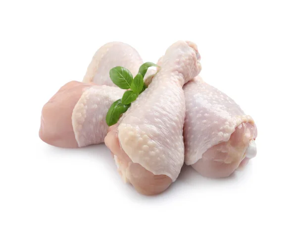 Rohe Chicken Drumsticks Mit Basilikum Auf Weißem Hintergrund — Stockfoto