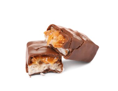 Beyaz karamelli, fındıklı ve fındıklı kırık çikolata.