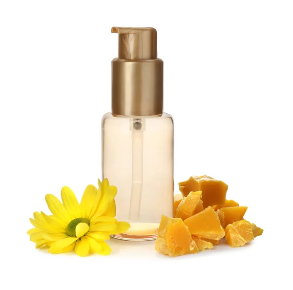 Flasche Kosmetikprodukt Natürliches Bienenwachs Und Blume Auf Weißem Hintergrund — Stockfoto