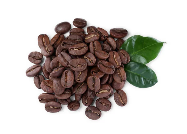 Pile Roasted Coffee Beans Fresh Leaves White Background Top View — Stock Photo, Image