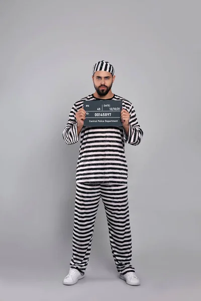 Prisioneiro Uniforme Especial Com Placa Carta Mugshot — Fotografia de Stock