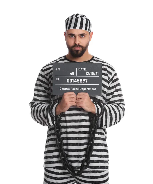 Gevangene Met Geketende Handen Houden Mugshot Brief Boord Witte Achtergrond — Stockfoto