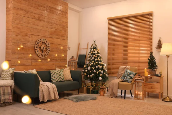 Ruime Gezellige Kamer Interieur Met Kerstboom — Stockfoto