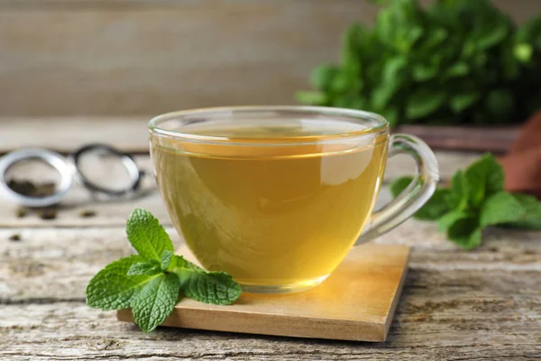 Cup Hot Aromatic Mint Tea Wooden Table — Stock Photo, Image