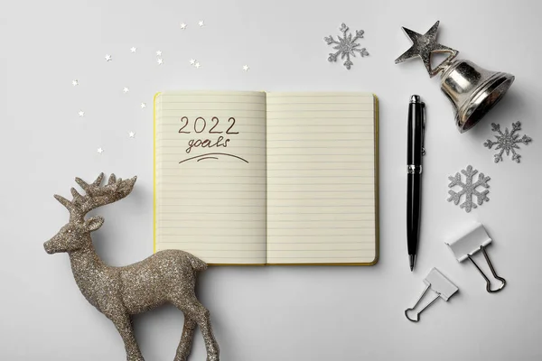 Inscrição 2022 Objetivos Escritos Planejador Decoração Natal Sobre Fundo Branco — Fotografia de Stock
