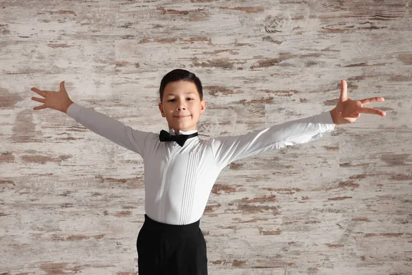 Bellamente Vestido Niño Bailando Estudio —  Fotos de Stock