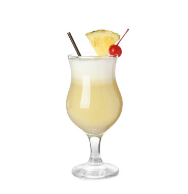 Beyaz arka planda Lezzetli Pina Colada kokteyli
